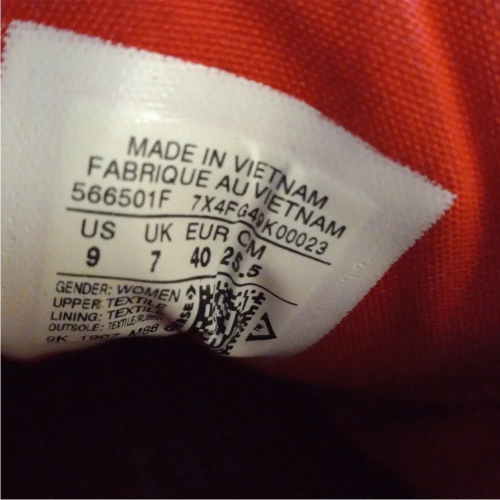 Converse Red Canvas High-Tops - Picture 7 of 7